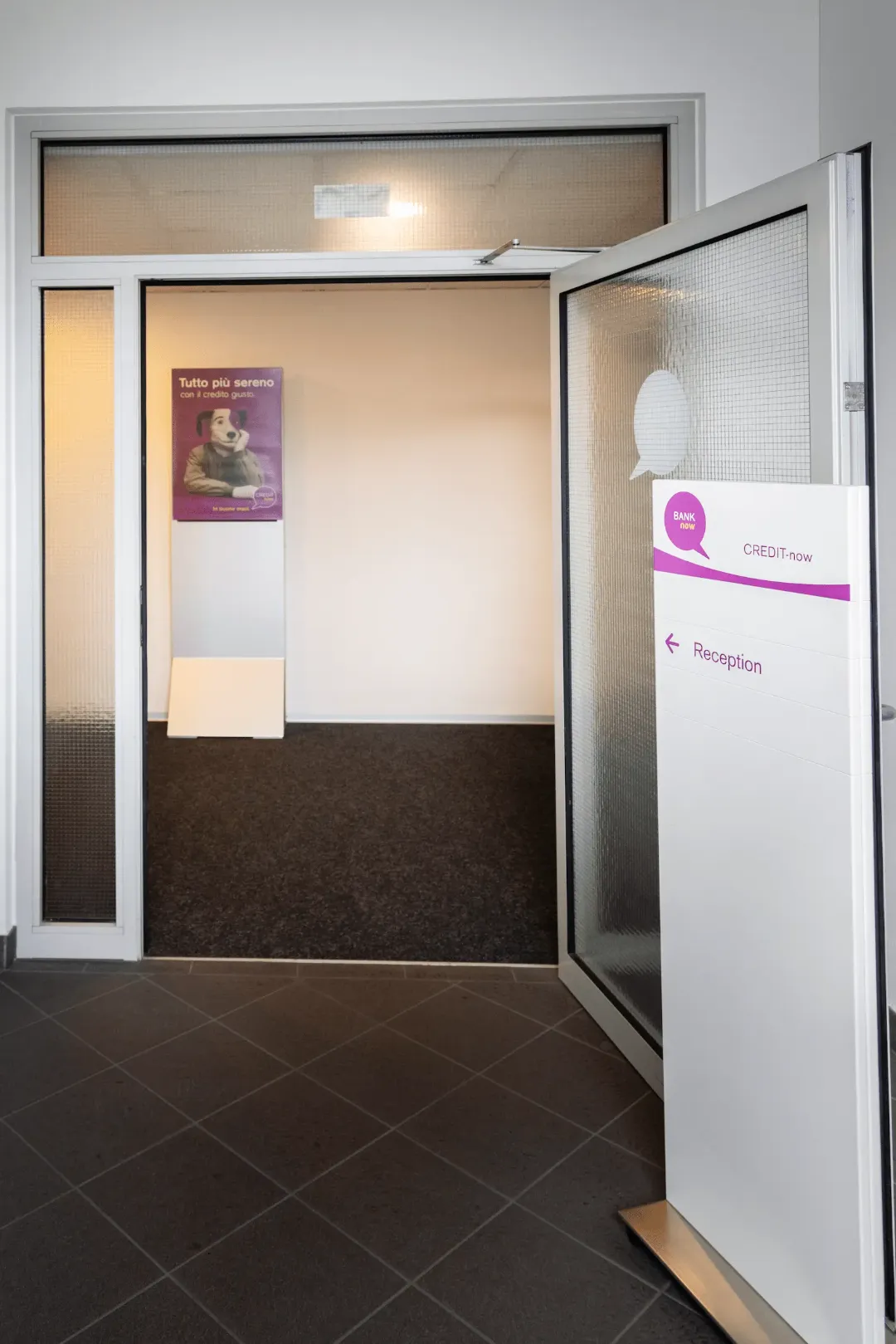 BANK-now Filiale Manno – Eingangsbereich im Innenraum