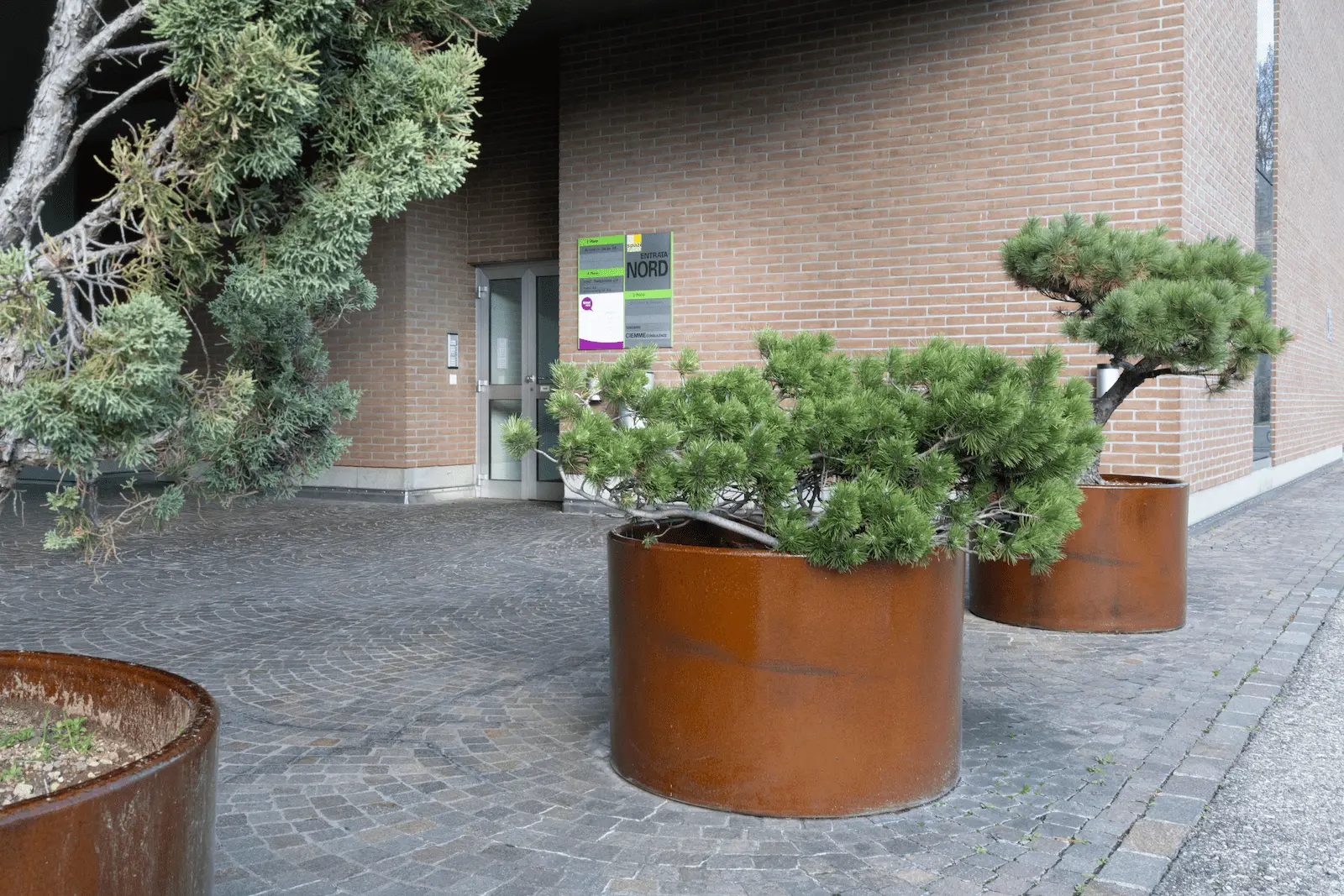 BANK-now Filiale Manno – Eingangsbereich mit Zugang zur Filiale